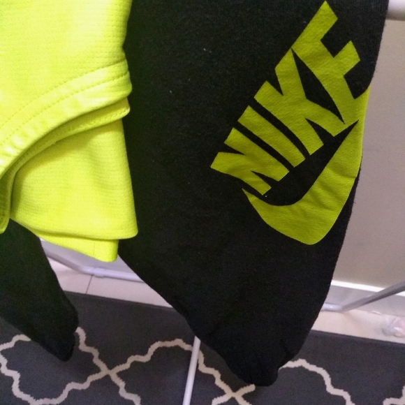 2pc Nike jogging pants Boys size M (10_12) Black neon+Top - Picture 15 of 16